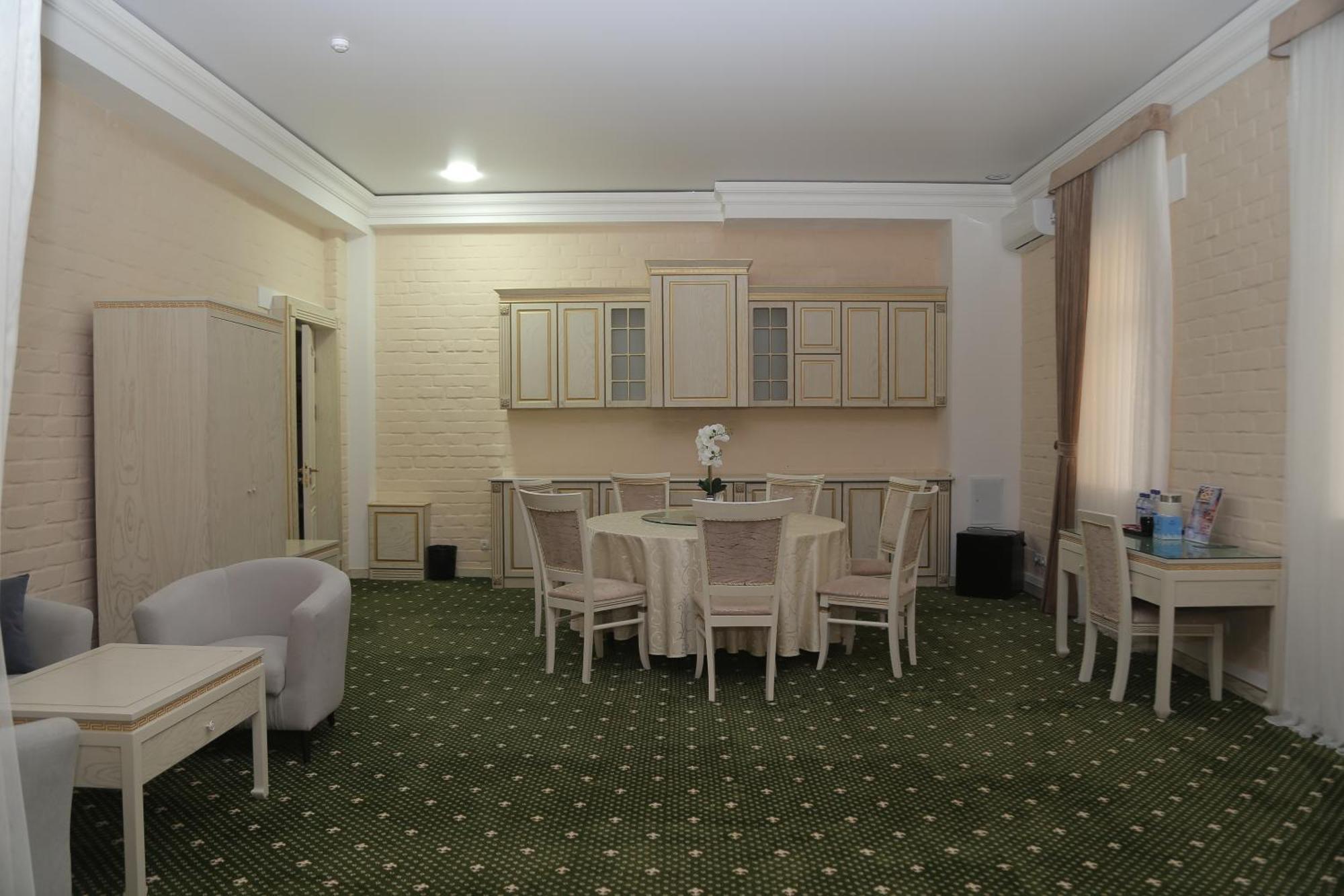 Bek Plus Hotel Takchilik Exterior photo